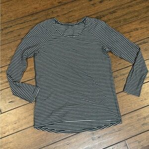 Lullulemon Love crew Long Sleeve T size 8